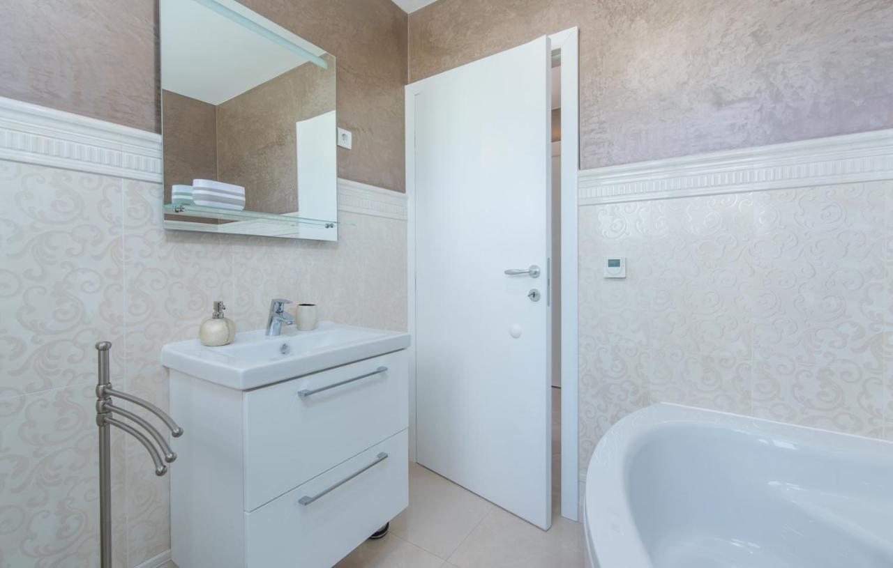 Modern Apartments With Shared Pool Near The Sea Pula Luaran gambar